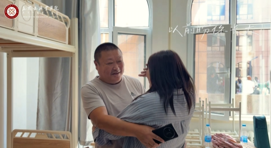 所谓父母子女，就是不断地目送他的背影渐行渐远。